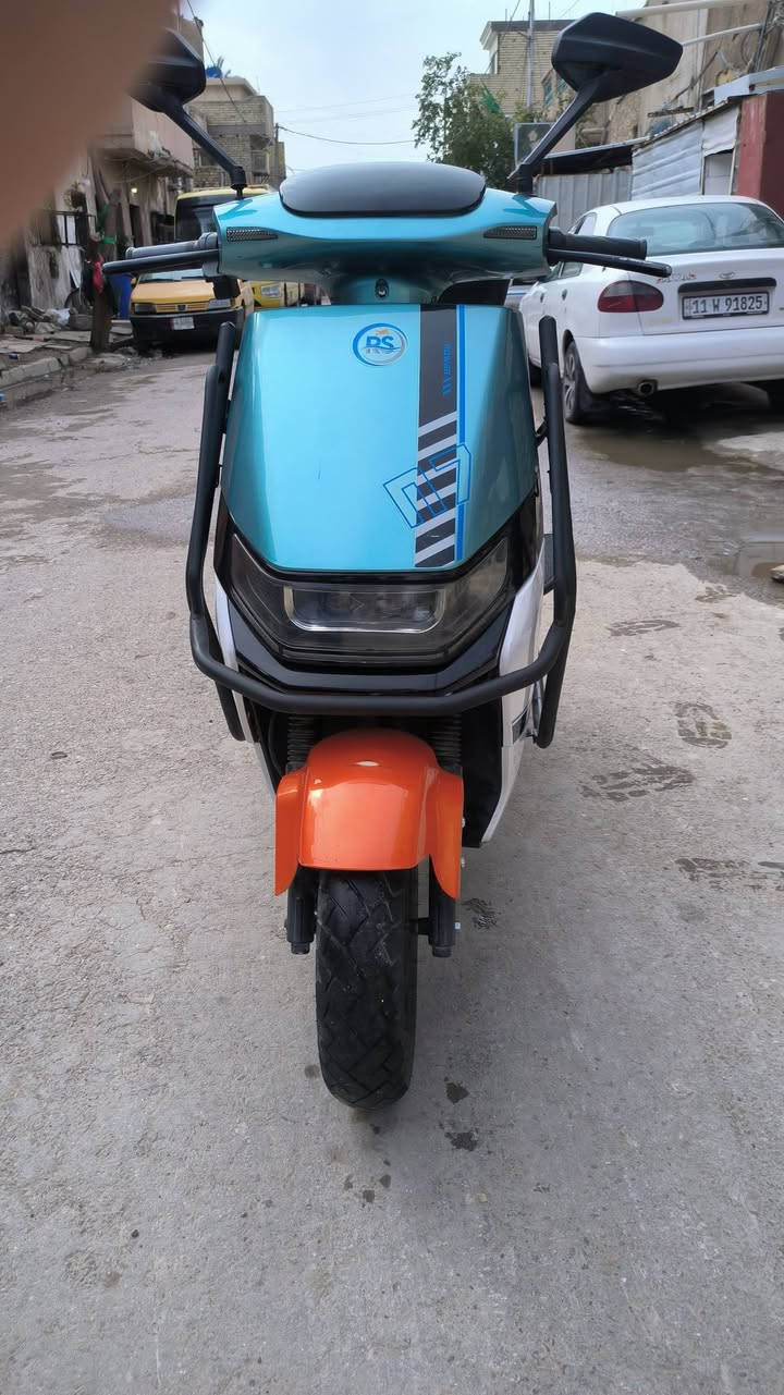 السلام عليكم دراجه شحن جديدة  بريكات هيدروليك خلفي امامي  صاروخ بل مشي  7بطاريات دراجه حلوه و ناعمه بل مشي  و تمشيك بل شحنه الوحده 50كيلو متر    السعر 650
 و بيه مجال  مكاني بغداد المنصور او ساحة إلقاء استفار. *********** ‬‏بي واتساب ///
