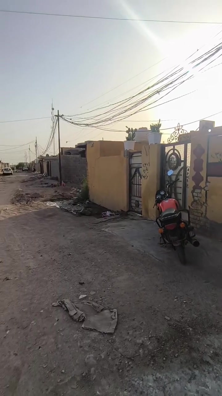 مشتمل بلحكيم مقابل الدبيه غرفتين وصاله ومطبخ وصيحات وستقبال وطرمه وبيتونه وستاره كامل وفارغ ومناسب ***********
