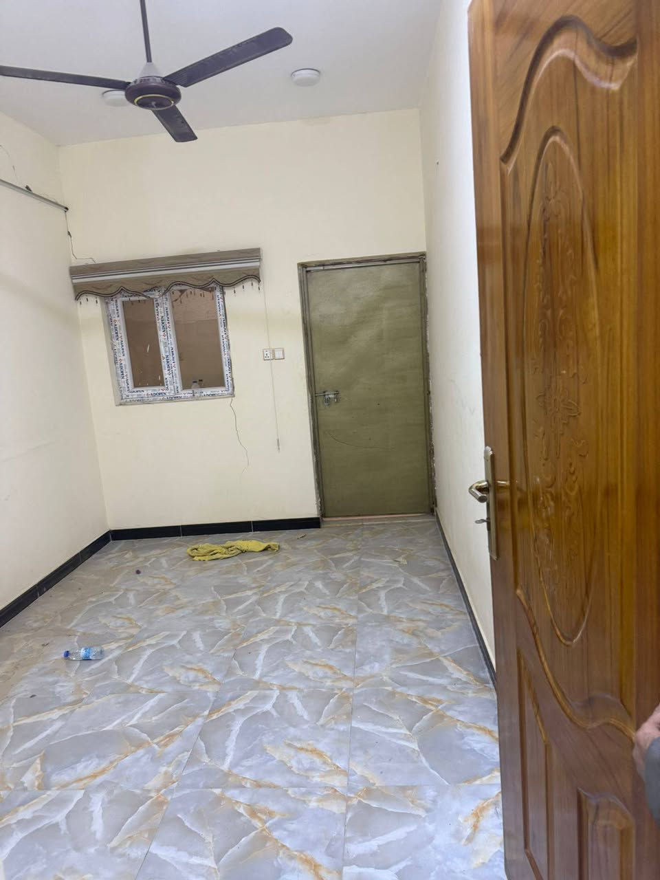 سلام عليكم يتوفر بيوت وشقق للايجار ديلوكس كله جديد عوائل طلاب موظفين حي الزيتون المطيحه السنيديه مناوي لجم دويد ام النعاج حي الزهور وكذلك بالمشراق الجديد  للاستفسار***********  متوفر بيوت طابقين واكو طابق واحد وكذالك مشتملات
