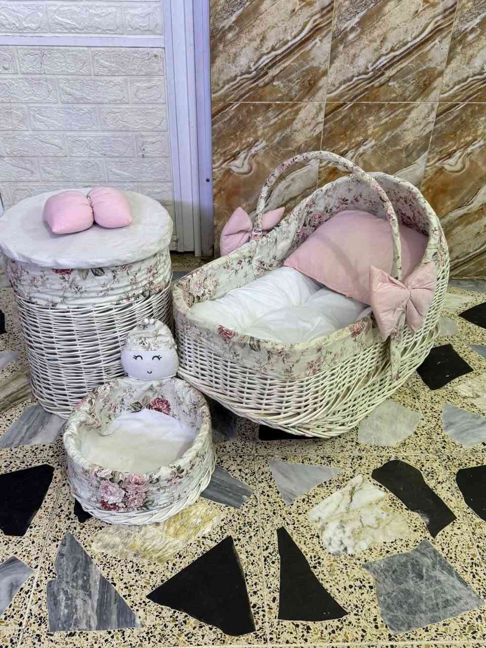 طقم مواليد ملكي (فينتج) للبيع

طقم كامل ومرتب جداً، يجمع بين الخوص والقماش القطني .
الطقم يتكون من:
• مهد (كارباي) مع مخدة وفيونكات.
• سلة غسيل/أغراض كبيرة.
• سلة صغيرة دائرية (حمالة بيبي).
نظيف جداً 
السعر: (65 قفل ماخذي 105 )


**إذا كنت صاحب هذا الإعلان وتريد حذفه لأي سبب، رجاءا أرسل رسالة إلى الدعم الفني**