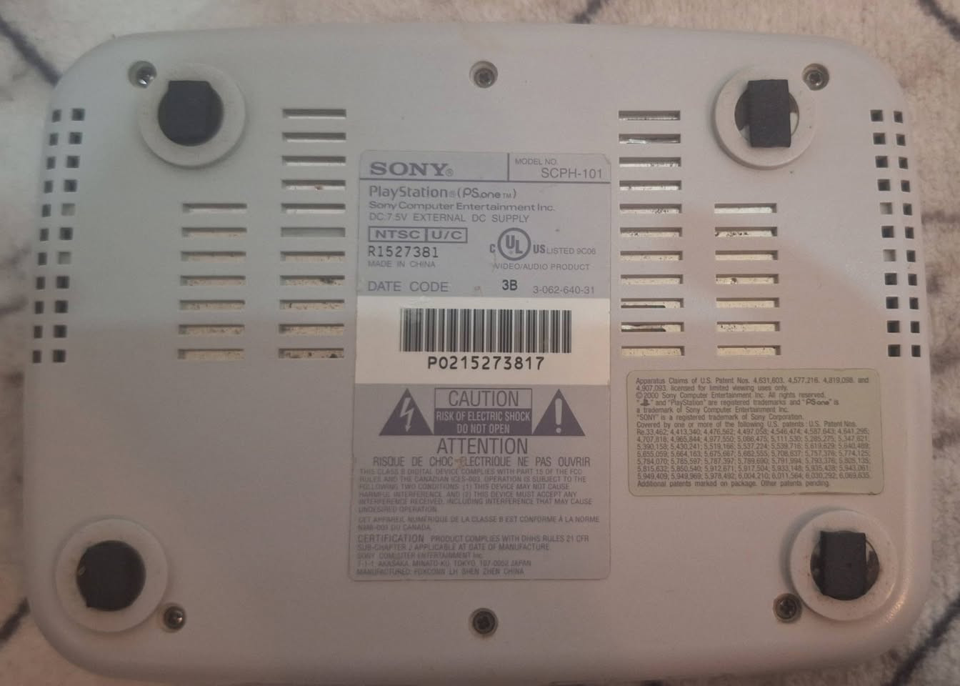 للبيع: جهاز PlayStation One (الأصلي) - نسخة أمريكية مع كافة ملحقاته
متوفر للبيع جهاز سوني بلايستيشن ون (PSOne) إصدار SCPH-101 (الريجن الأمريكي NTSC U/C) الموضح في صورة 
​مواصفات العرض:
​الجهاز: أصلي بالكامل، نسخة أمريكية NTSC U/C.
​الملحقات: جميع الملحقات المرفقة أصلية.
​المحتويات:
​جهاز بلايستيشن ون (PSOne).
​عدد (2) يد تحكم أصلية.
​بطاقة ذاكرة أصلية طراز SCPH-1020 (صناعة يابانية).
​محول الطاقة وكابلات التوصيل الأصلية.
​قرص تجريبي (Demo Disc).
​السعر المطلوب: 100,000 دينار عراقي.
​الجهاز بحالة ممتازة ومناسب لهواة التجميع والألعاب الكلاسيكية النادرة


**إذا كنت صاحب هذا الإعلان وتريد حذفه لأي سبب، رجاءا أرسل رسالة إلى الدعم الفني**