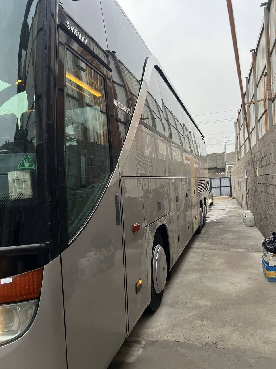 ام سيوف حجم 15 موديل 2004 مكينه 8 كير عادي عدد 54 نفر  تبريد جديد صيني ابو لخمسه تخم تاير  سياره جاهزه  استفسار ***********
