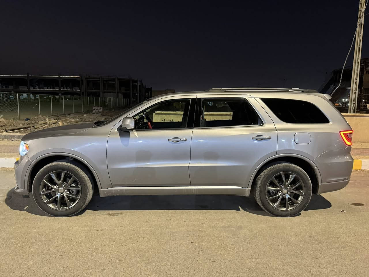 سلام عليكم دورنكو 2017 اصل ماشيه 83 الف حادثها ب امريكا تعمل وتسير شغاله السياره وبلعراق صار بيها جاملغ الخلفي المشكوك تصليح وصبغ وايضا الباب الخلفي كدام جاملغ تصليح وصبغ وباقي كفاله عامه سياره جديده بمعنى كلمه لاايرباك ولاشي مواصفات Gt فول عدا الفتحه سعرها 225 وبيها مجال 
مكان السياره ذي قار 
***********
