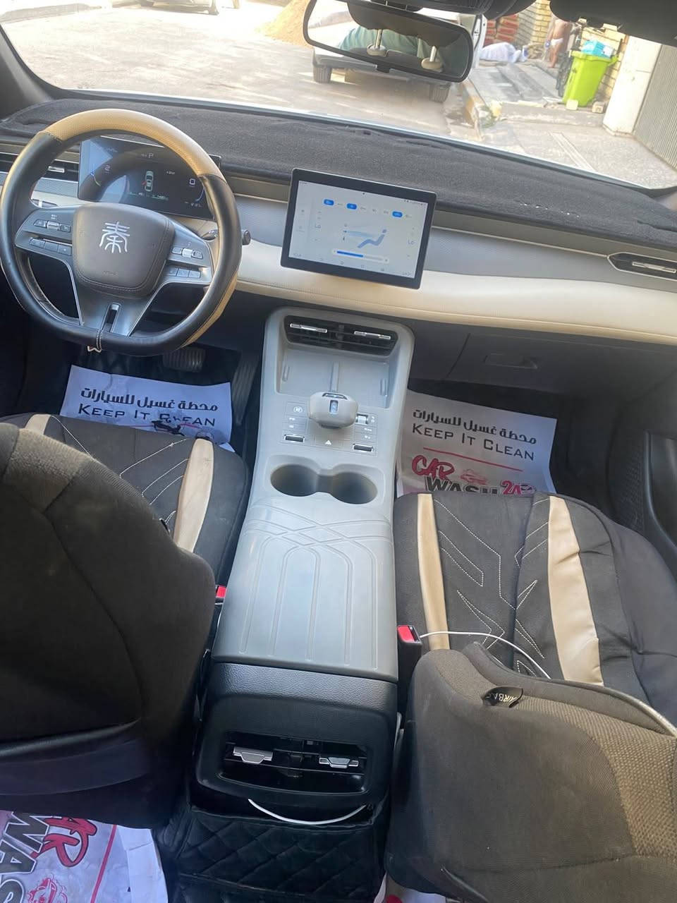 السلام عليكم..من رخصة مسؤول الگروب..مكلف بالنشر
سيارة BYD گن بلاص موديل 2025 ماشية 11 ألف مكفولة من كل شيء..الكشنات مغلفة وبيها تخم ارضيات وكفر حماية جيلاتيني للحصان الوسطاني
السعر 19 مليون وبيها مجال بسيط
للتواصل والاستفسار *********** 
مكان السيارة صباحاً في الشورجة
ومساءاً في الغزالية
