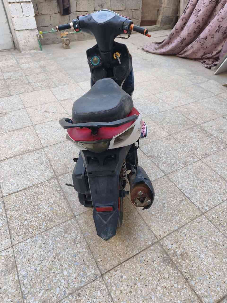 دراجه ماكس مضلع شغاله اخت الجديده ام بي اثري منه وبيه شغال بصمه سويج نسختين مكاتبه بيهه من الوكيل 

سعر  ٢٢٥

***********
