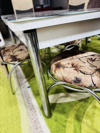 ميز طعام ٤ كراسي سلايت يتكبر ويزغر الثقيل وجلسه متكونه من ٤ مقاعد تركي...