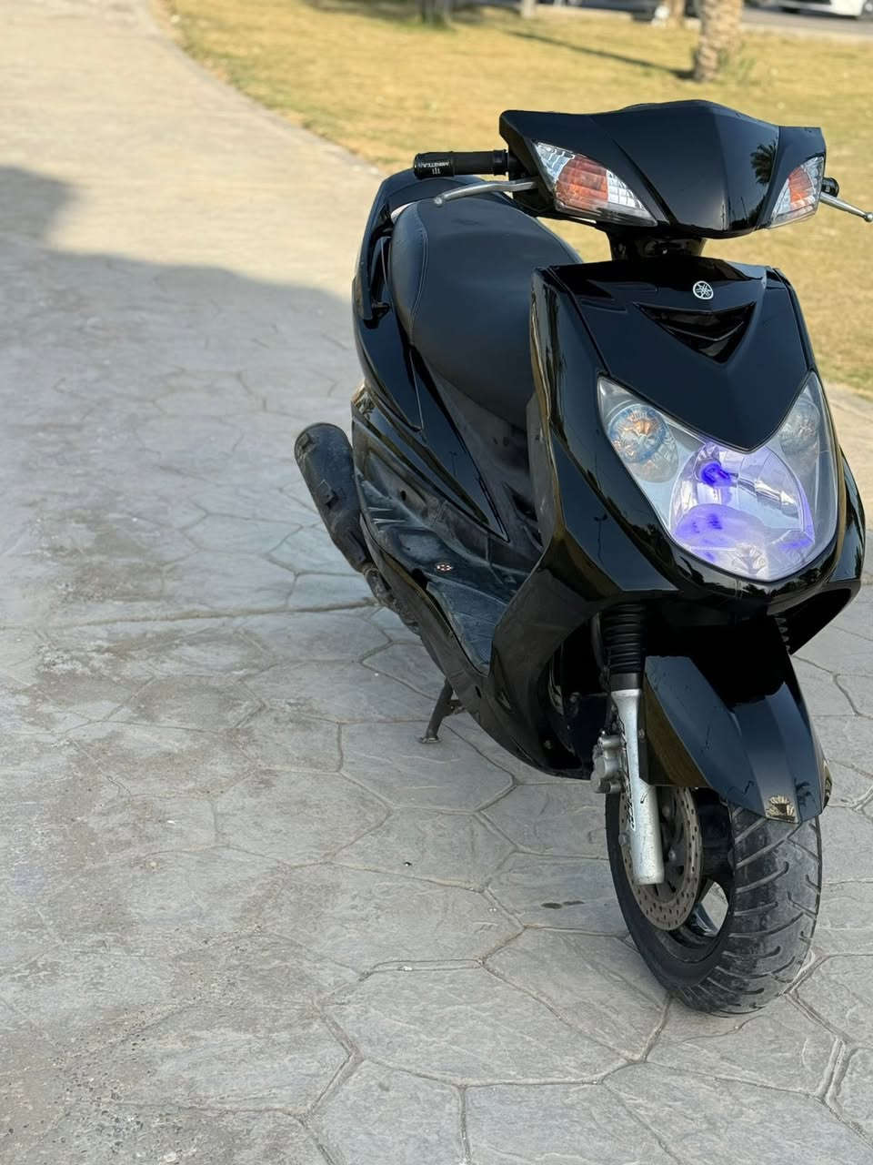 السلام عليكم دراجه سكنس فحل للبيع دراجه كدامكم وبلحقيقه بعد انضف ودراجه امانه الله علا ايدي مال بيت كلشي شغال بيها  المكان بغداد العامريه سعرها 650 وبيها مجال رقم الهاتف*********** والشراي بي خير ويدلل
