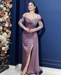 للبيع • ملابس