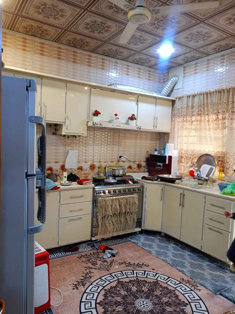 بيت للبيع المساحه 150متر طابق واحد حي الاركان قرب مدرسة الصينيه للاستفسار مراجعة مكتب عمر للعقار حي الاركان شارع 20 قرب مدرسة الكويتيه 🏡 🏡 🏡 🏡 🏡 
*********** ابو اياد 
*********** ابو اياد 
ط
