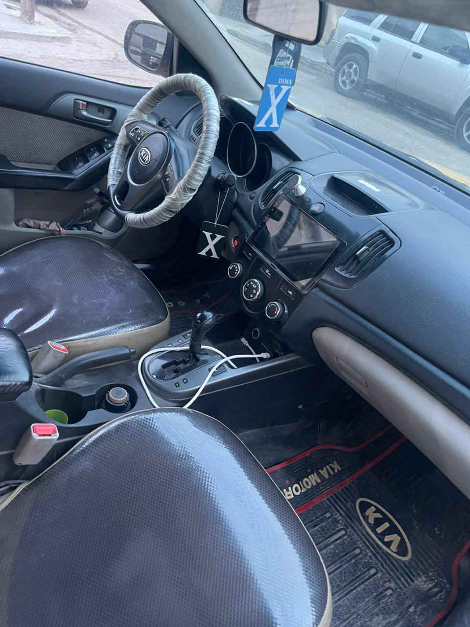 السلام عليكم كيه فورتي مديل 2010 وارد كوري سياره بصمه فتحه تحكم مري شفط تتفئه بل كشنلت فول مواصفات دوشمه تخم تاري محرك مكفول لف و600بيه طخه بل جاملغ الخلفي 
مكفوله من شاصي لغد حوض بدون دواخل 
رقم بغداد بسمي سعر 83 بكاني بغداد شعب ***********
