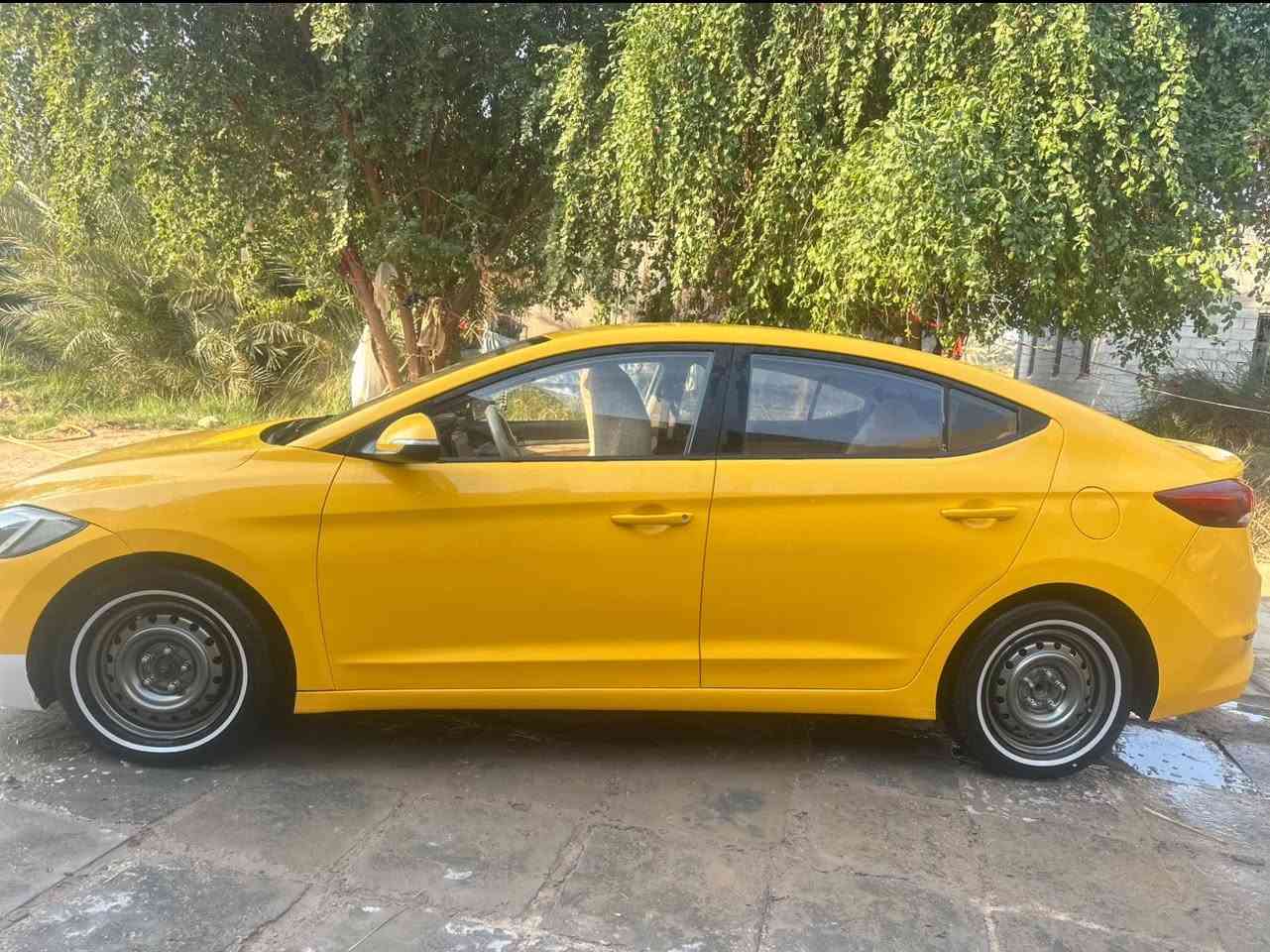 السلام عليكم ورحمة الله وبركاته
الانترا 2017خليجي مكفولة
محرك 2000 باسمي مداور  بنفس لوقت
مصفره هيئه وغرامات جاهزه مـن كلشي مكاني السماوه ***********
