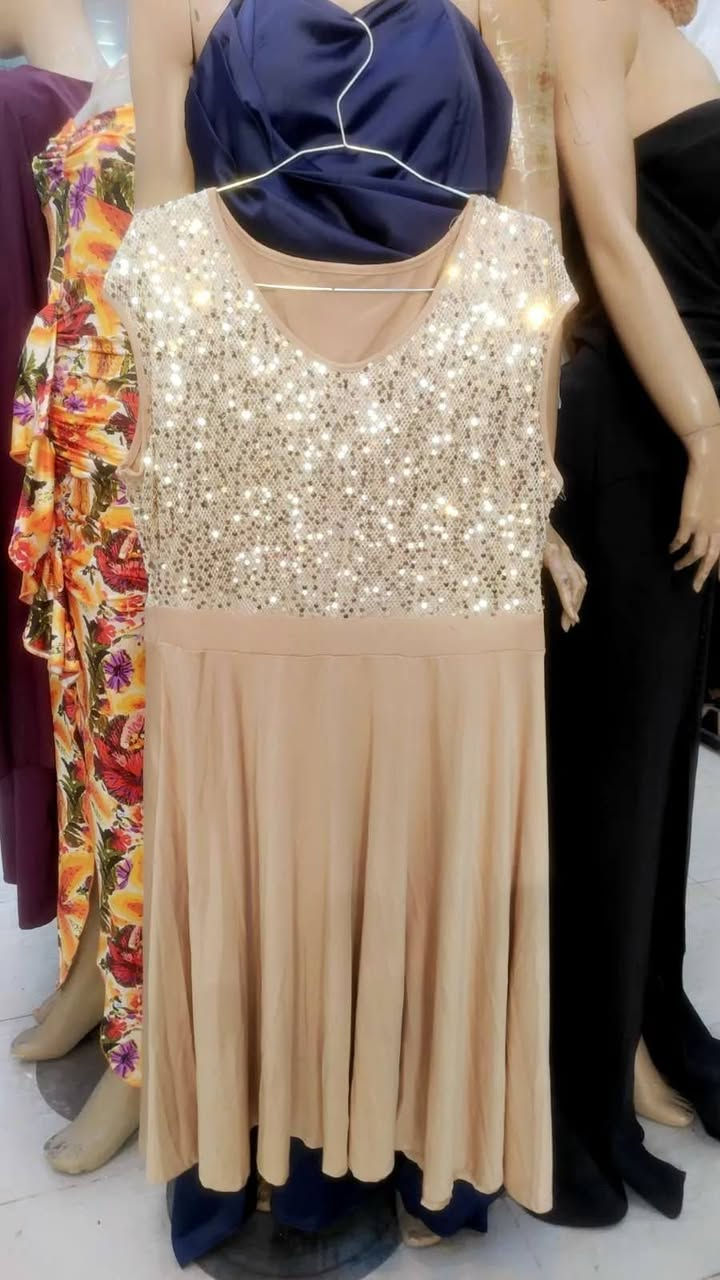 السلام علیکم داشکاندن بردەوامە  SHEIN
ناونیشان سلیمانی سەرچنار سەروی مزگەوتی مشخلان خوار پیزای نرویج  ***********+*********** 
عنوان سلیمانیە سرجنارقریب عن جامع مشخلان بصف پیزا نرویج
