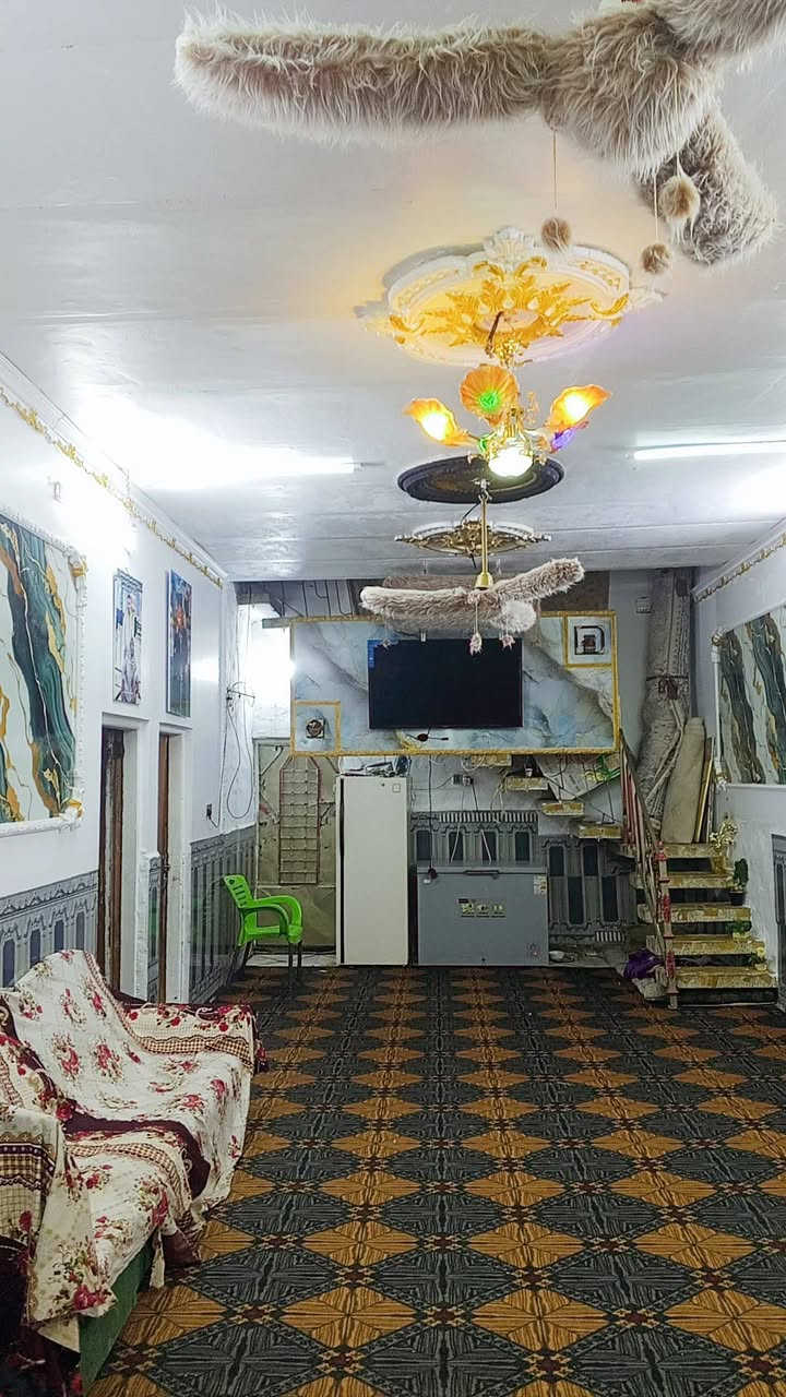 بيت للبيع نهايه شارع البريد زراعي. ٧٠٠ متر  بي اربع غرف مطبخ صاله ١٤ متر صحيات بي قطعه كدام  مساحته ٥٠٠ متر   البناء جديد تفاصيل خاص ‏‪***********‬‏
