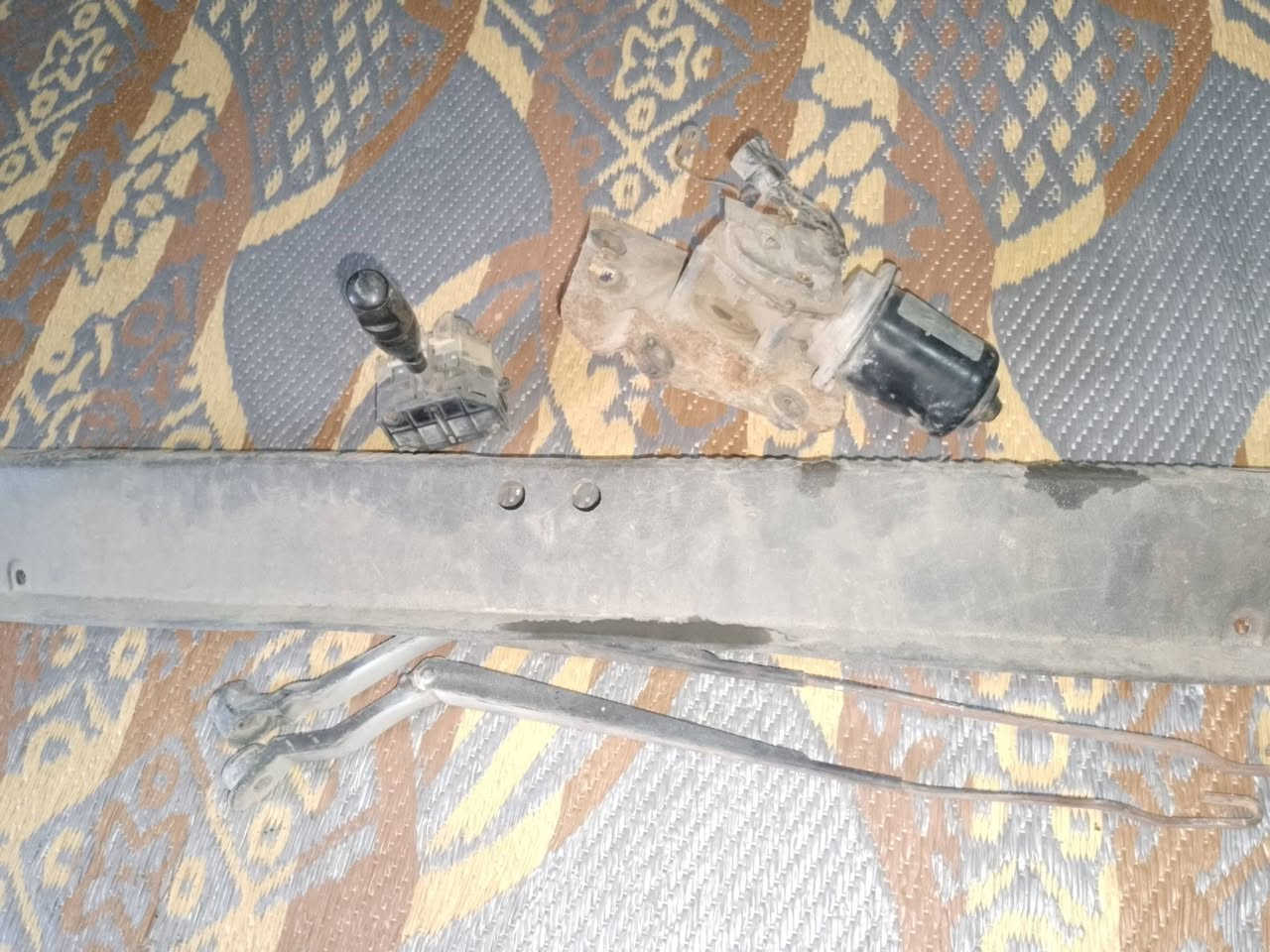 سلام عليكم
ماطور مال ماسحات يدة مال لايت وقامة مال ماسحة زوج حافظة مال جنطة
مال بروتون ويرا 
*********** متواجد واتساب العنوان بغداد
