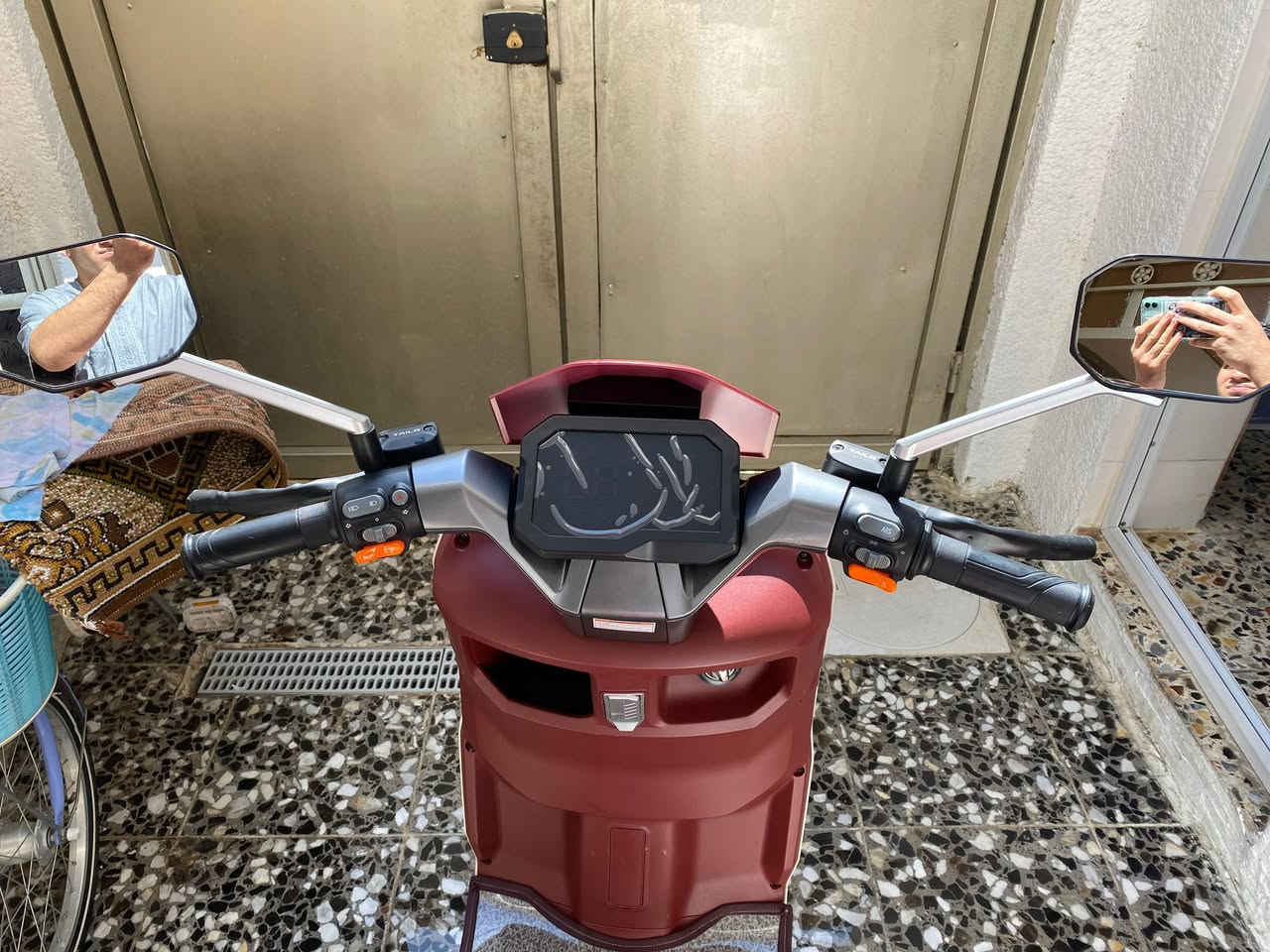 سلام عليكم 
ريان للبيع الحجم الكبير 6 بطاريات جديده صار سبوعين من مشتريه 
السعر 975 الف وبيه مجال 
العنوان مدينه الصدر قطاع 57 
هـ/***********
