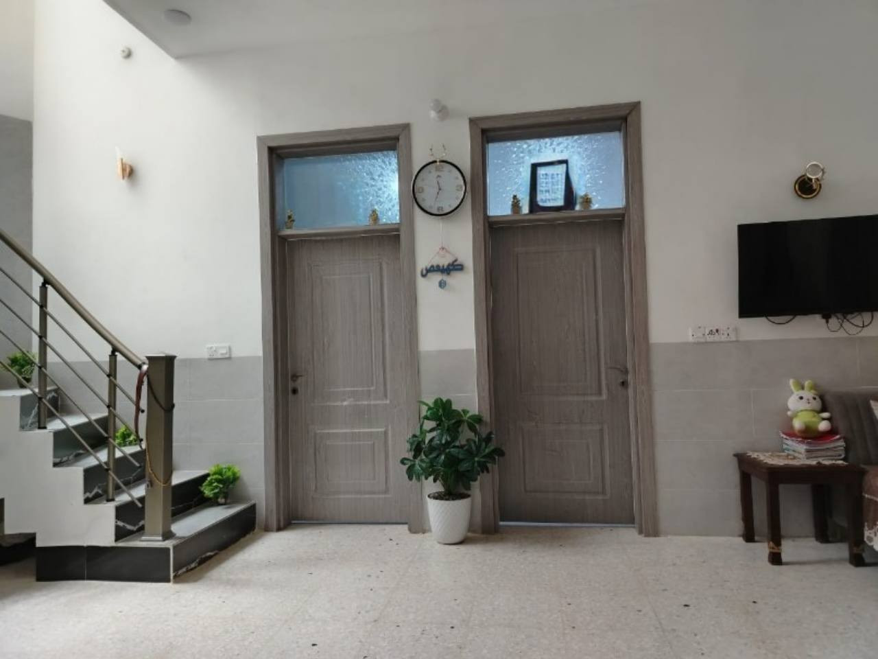 دار للبيع المساحة ٢٠٠ متر بناء طابوق ٥ غرف نوم واستقبال ومطبخ وصالة الموقع الكاطون قرب مكتب بيروت للاتصال على رقم ***********
