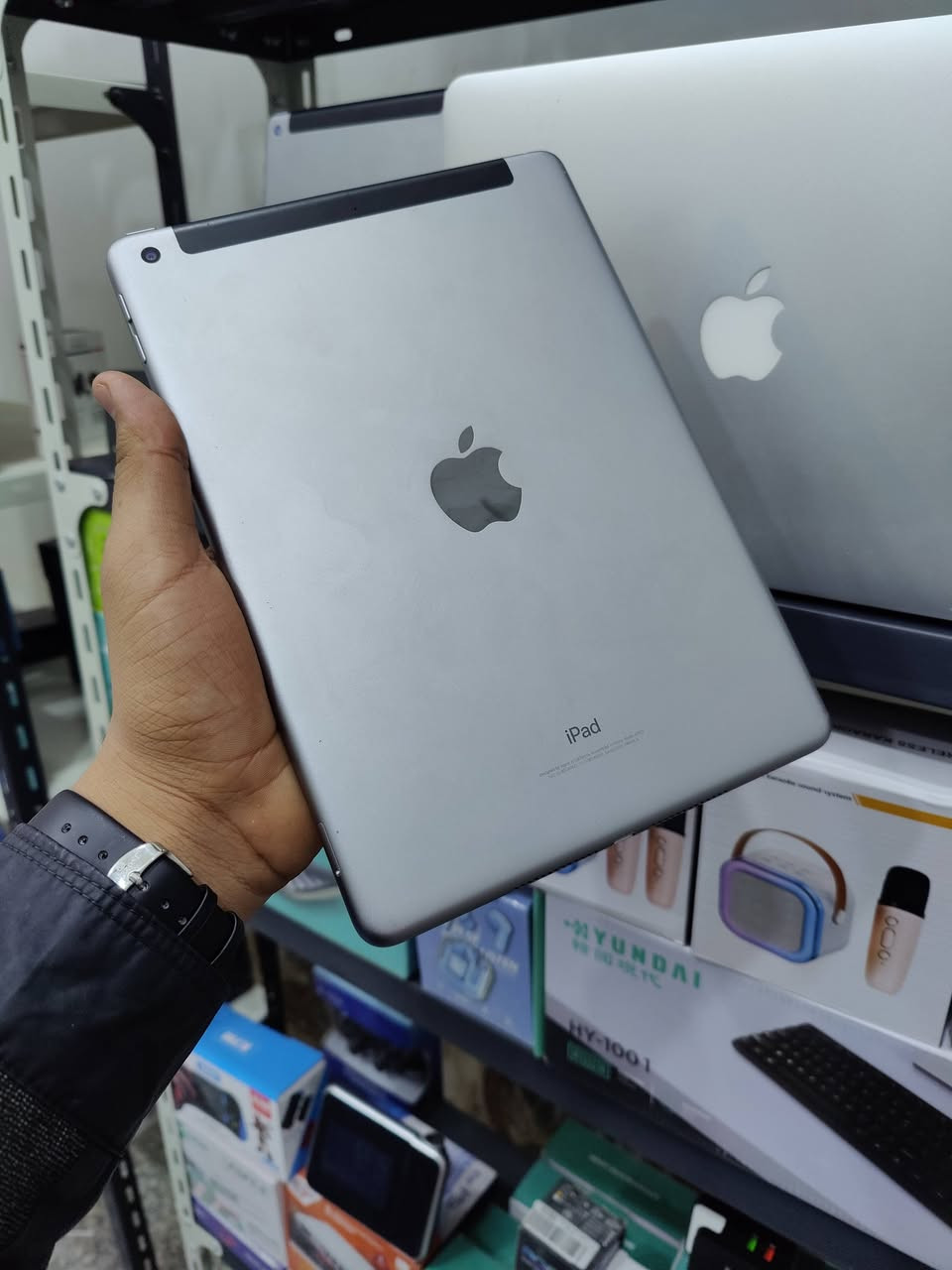 السلام عليكم
القطع المتوفر كلها قطع اخيرة واسعارهم كلش مناسبه بضروف ارتفاع الاسعار ماعليك بس ادز على الخاص او على 
الواتس اب: ***********
وحياكم الله واهلا وسهلا
