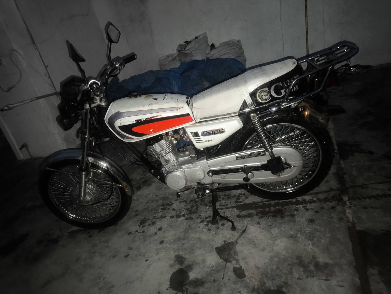 سلا عليكم للبيع دراجة 4 كير نامي برو موديل 17 شرط محرك 
كهربائيات سعر 325 شراي يخابرني ،***********
