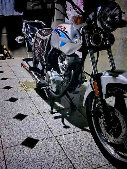 سلام عليكم دايون عضم موديل 22 طالعة بشهر 11 مكفولة كفالة عامة مابيهة اي نقص محرك مكفول ناعم دراجة شلعة رزانة حلوة ومرتبة سعر 1200 وبيهَ مجال للشراي مكاني بابل قضاء القاسم ***********
