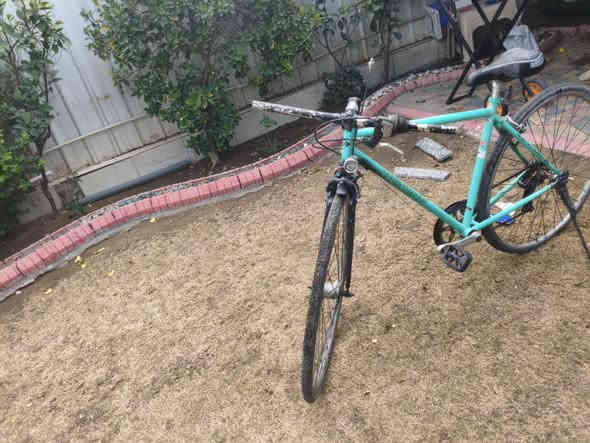 وصف بايسكل C700 للبيع
بايسكل C700 مستعمل، الإطار قوي ونظيف ويصلح للاستخدام اليومي بعد شوية صيانة.

تفاصيل الحالة:

البريكات: موجود بس بريك واحد، الثاني يحتاج تبديل.

التاير الخلفي: مبنجر ويحتاج تغيير.

التاير الأمامي: سليم وما بيه أي مشكلة.

السير والدواسات والدركسون: بحالة جيدة.

الهيكل: نظيف وما بيه ضرر.

الدراجة تحتاج صيانة بسيطة وترجع تشتغل بشكل ممتاز.

📍 الموقع: بغداد – حي العامل
💵 سعر خاص
📞 ***********
