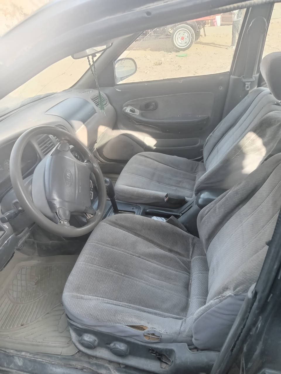 السلام عليكم اعيد النشر بسبب الوعود الكاذبه  كيا كريدس مديل ٩٥ رقم ديال مشروع وطني راعيها بغداد يريد مداور سنويه نهايت ٢٩ مكينه حاويه شادلها وكير كفاله التبريد مايشتغل سياره جاهزه شغل وطلع وين مايعجبك بيها فد ملاحضات كلش بسيطه السعر ٢٧ وبيها مجال للشراي  مكان السياره ميسان رقم الهاتف ***********
