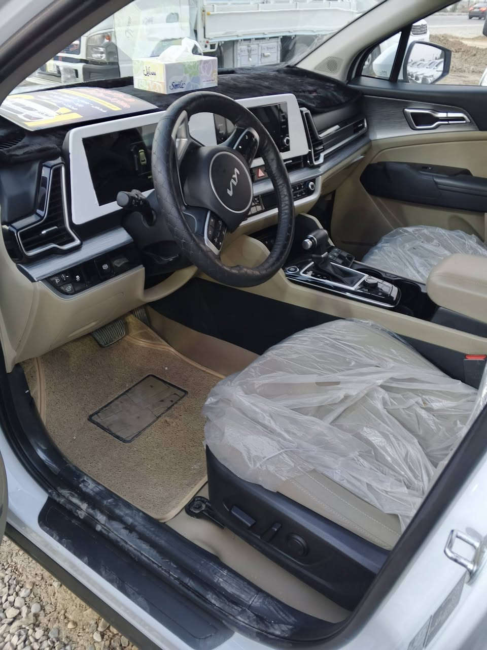 سبورتج 23 خليجي ماشي 34 الف كامل مواصفات عدا الفتحة داخل بيجي رادار بالمراية بيه صبغ شبر بالجاملغ الأيسر والباقي كفالة عامة السعر 210
***********
