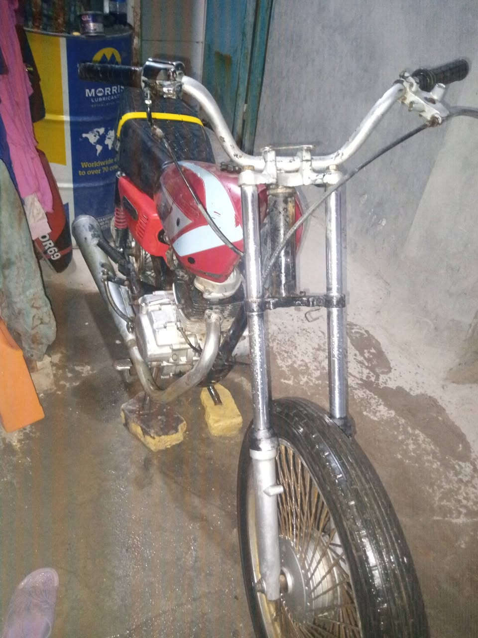 السلام عليكم دراجه للبيع اربعه قير 
كلك بدون اوراق سعرها 150 وبمجال 
مكاني حي نيسان ما متواجد على الفيس تواجد بس واتساب هذا رقم التليفون ***********
***********
