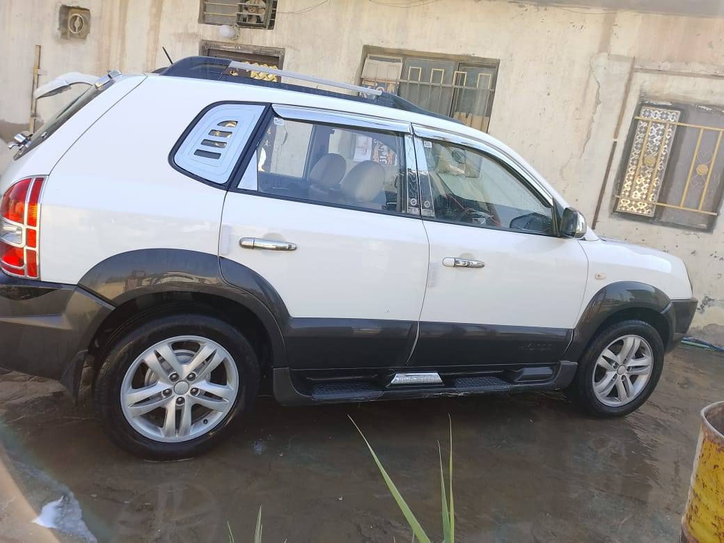 سلام عليكم توسان  2009 كلين للبيع ١٣٥بي مجال ***********
