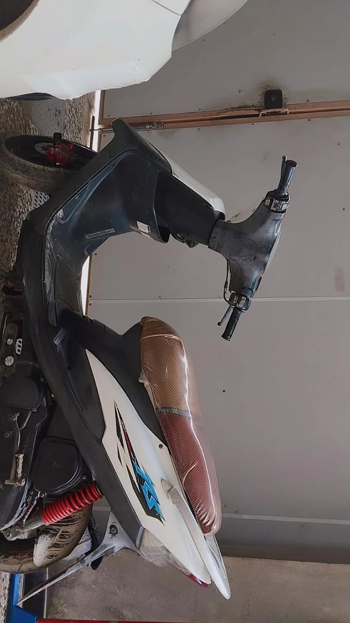 سلام عليكم عدله للبيع نقص بيها سلف بس مكينه ممفتوحه   كفرات اصليه كابريتر بلادي  مكان ساحه عدن السعر 400 
  ‭  0777 322 7697‬
