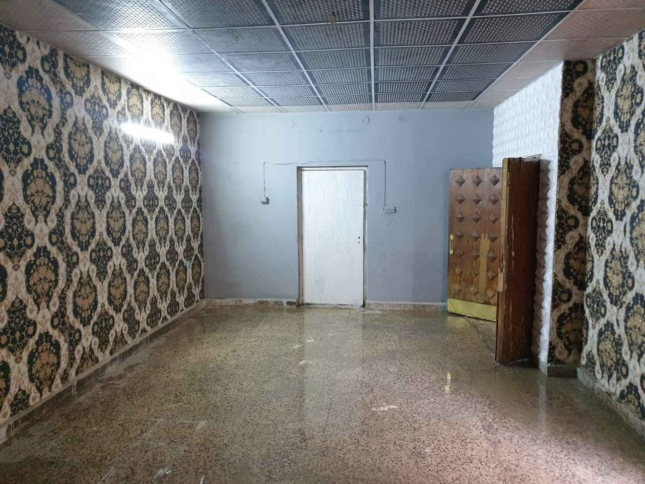 مشتمل وشقة أرضية للأيجار قفله ٣٠٠   الف العنوان ،بغداد/ الحبيبية قرب مركز الشرطة مجاور مصور كريم ***********
