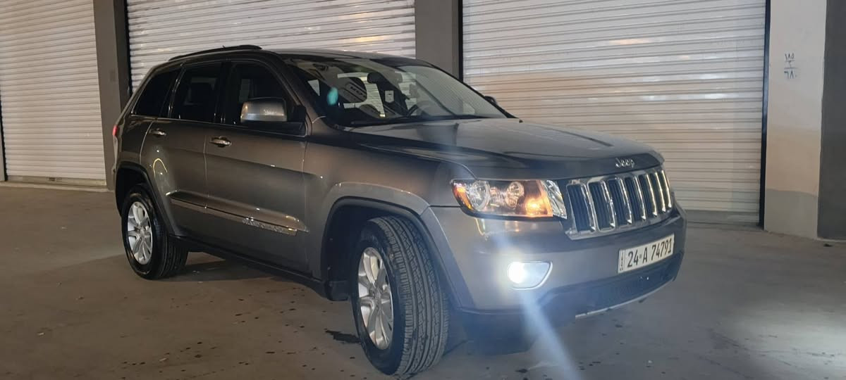 سياره جيب شيروكي موديل 2013 سياره ضررها ربع بوند وجاملغ بدون دواخل سياره جاهزه للتفاصيل اتصل على الرقم ***********
***********اسيا موصل, نينوى
