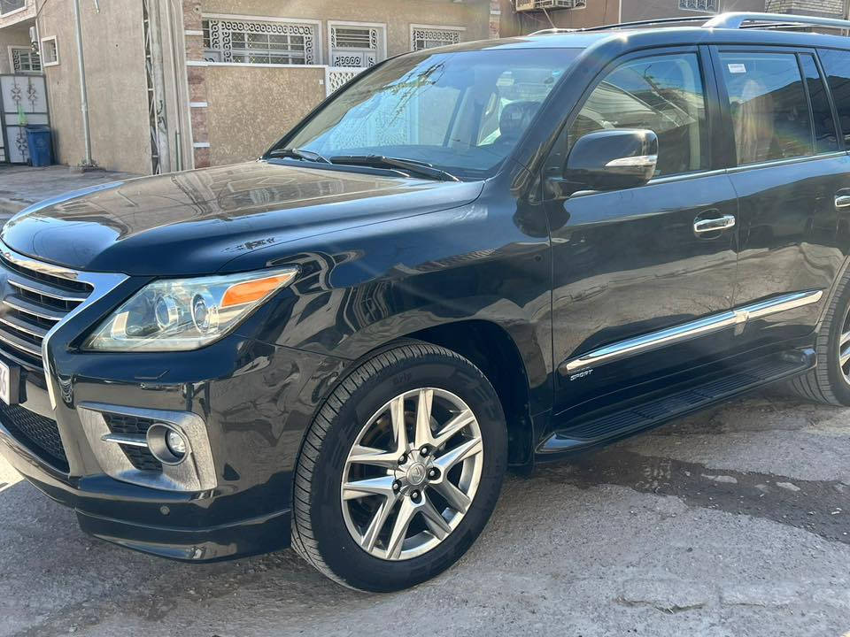 السلام عليكم لكزز2014 ماشية95000 سيارة حيل نضيفة 
للاستفسار ‭0777 200 0639‬
