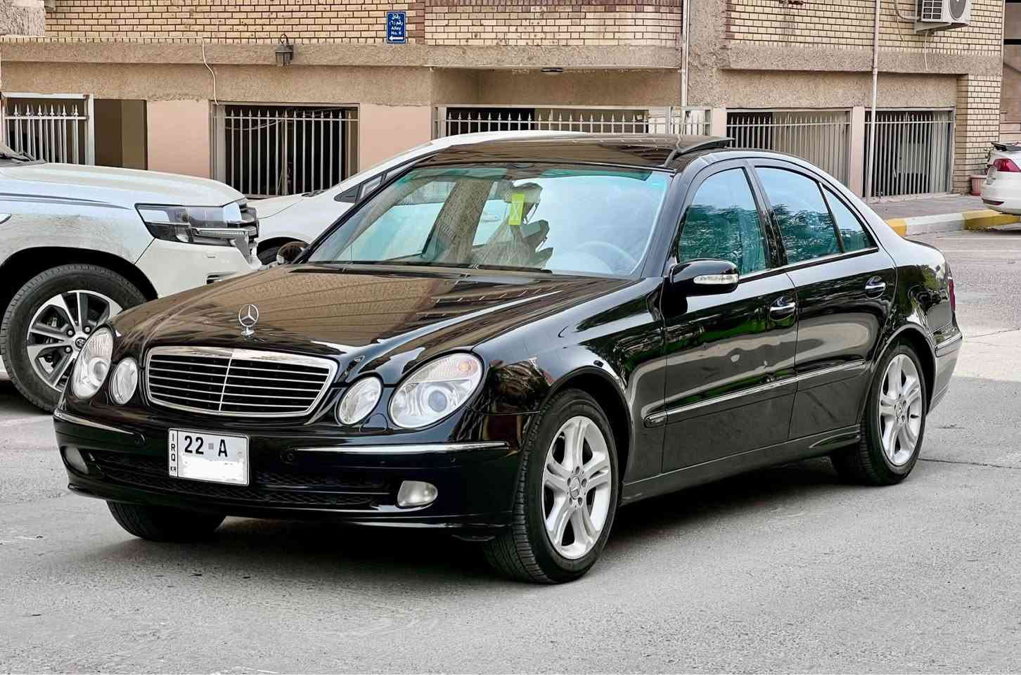 السلام عليكم 
للبيع مرسيدس E200 
محرك 4سلندر موديل 2004  خليجيه قطعتين صبغ فقط جاملغ امامي وجاملغ خلفي فول مواصفات 1/1 افنكارد 
بانورما 
حساسات اماميه خلفي 
3بردات  تحكم استيرن 
وستيرن كهرباء ووخزن كشنات تدفاء تبريد سيدي جنجر 6اقراص  وبعد بيه هوايه مواصفات 
رقم أربيل الجديد باسمي رايده ب125 وبيه مجال للشراي مكانه اليرموك 4شوارع *********** بغداد, العراق
