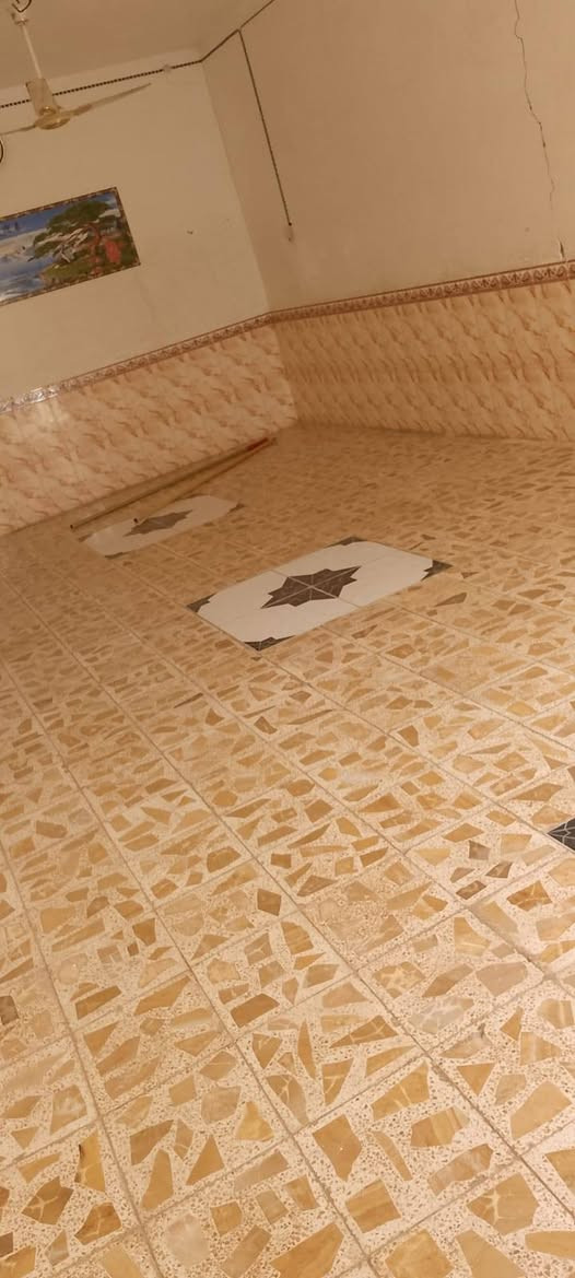 السلام عليكم مكلف بالنشر 
بيت للبيع طابو صرف المساحه 200متر يتكون من ديوانيه طول 10متر وصحيات ومطبخ العنوان بالشطره بالسيديه 
*********** السعر 35وبي مجال
