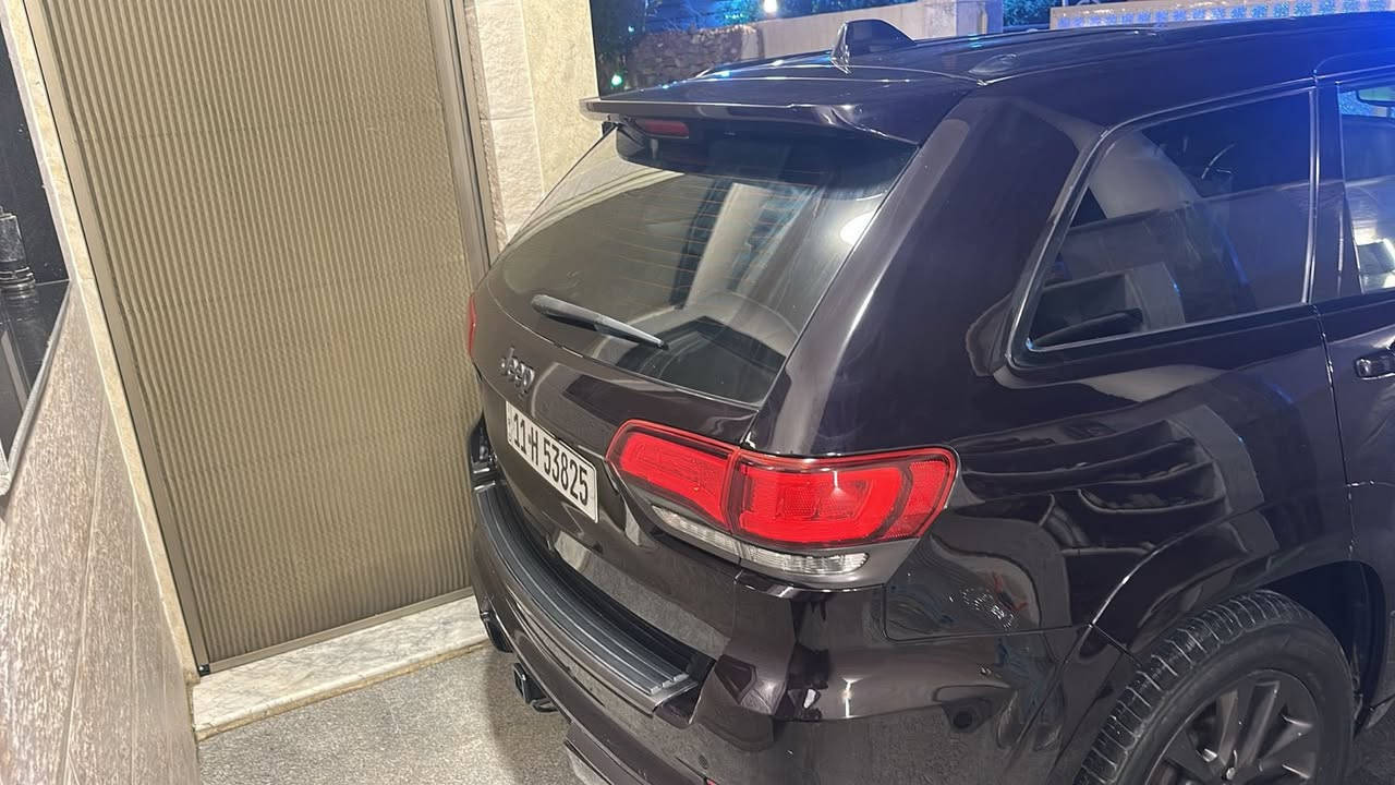 سلام عليكم 
من رخصة الادمن 
جيب لاريدو 2019 وارد امريكي فول لمتد فئة S كلين تايتل بس بلعراق شوية بارد بلباب الخلفي معروضة 27 وهاي صورها لل استفسار الاتصال ***********ا
