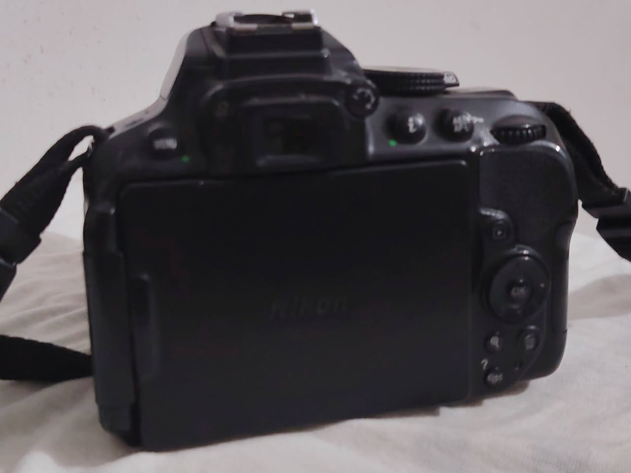 كاميرا نيكون d5300
كامله ملحقاتها اكو توصيل كافة المحافظات *********** وتساب
