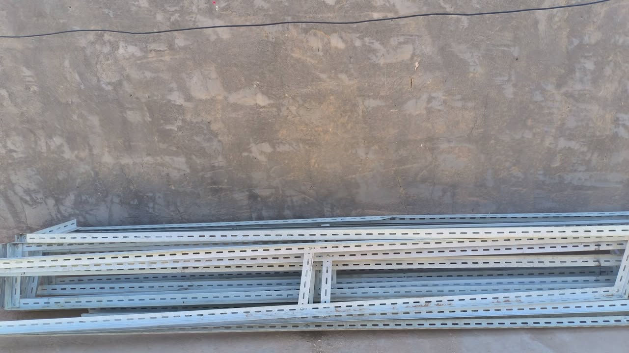 سلام عليكم غراض البيع المكان كربلاء حي الصمود الباب تفصال البيع درجه اوله العرض الكلي مع الجرجوبه97 وا الطول 210 وا عدي دكسنات درجه اوله البيع الطول 6 متر وا الن ال 30ساتيم وا الارتفاع مترين أو 3 متار الرفوف بيه 6 او5  رقم ***********
