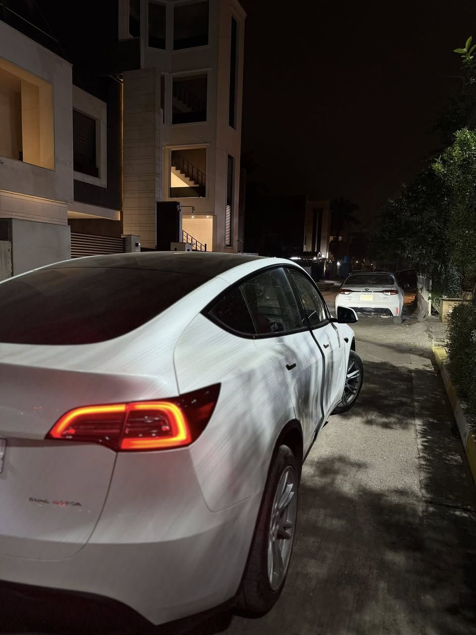 السلام عليكم
تيسلا Y 2023 
دبل ماطور لونك رينج 🚀
السياره جديده ماشيه 13,000 كيلو متر 
دخول جديد على ايدي 
حادثها بابين وجاملغ 
ايرباك برده 
مواصفات التيسلا المعروفه 
وياها شاحنه ضمان ٣٢ امبير 
محبس تيسلا وكارت وفون كي 
السياره طبعا اونلاين 
وبالعافيه على الياخذها 
السعر 200$ قفل 
مكاني بغداد مقابيل جامع النداء 
***********
