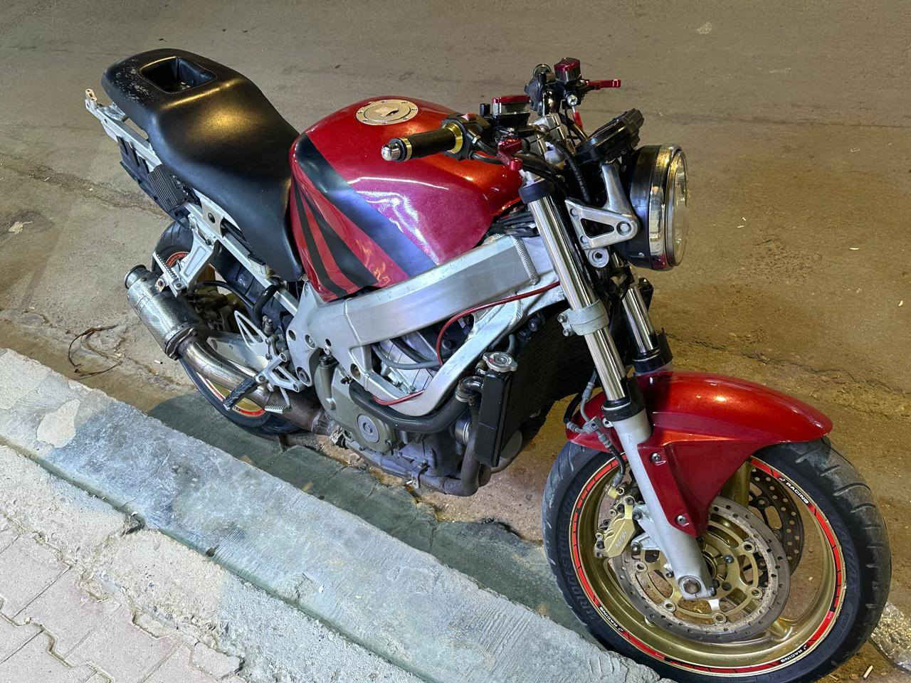 سلام عليكم افوراي 2004دراجه جاهزه من كلشي مكينه وشاصي كفاله من كلشي مكان دراجه بصره حي الصدقاء السعر (3ملين وبيه مجال ***********
