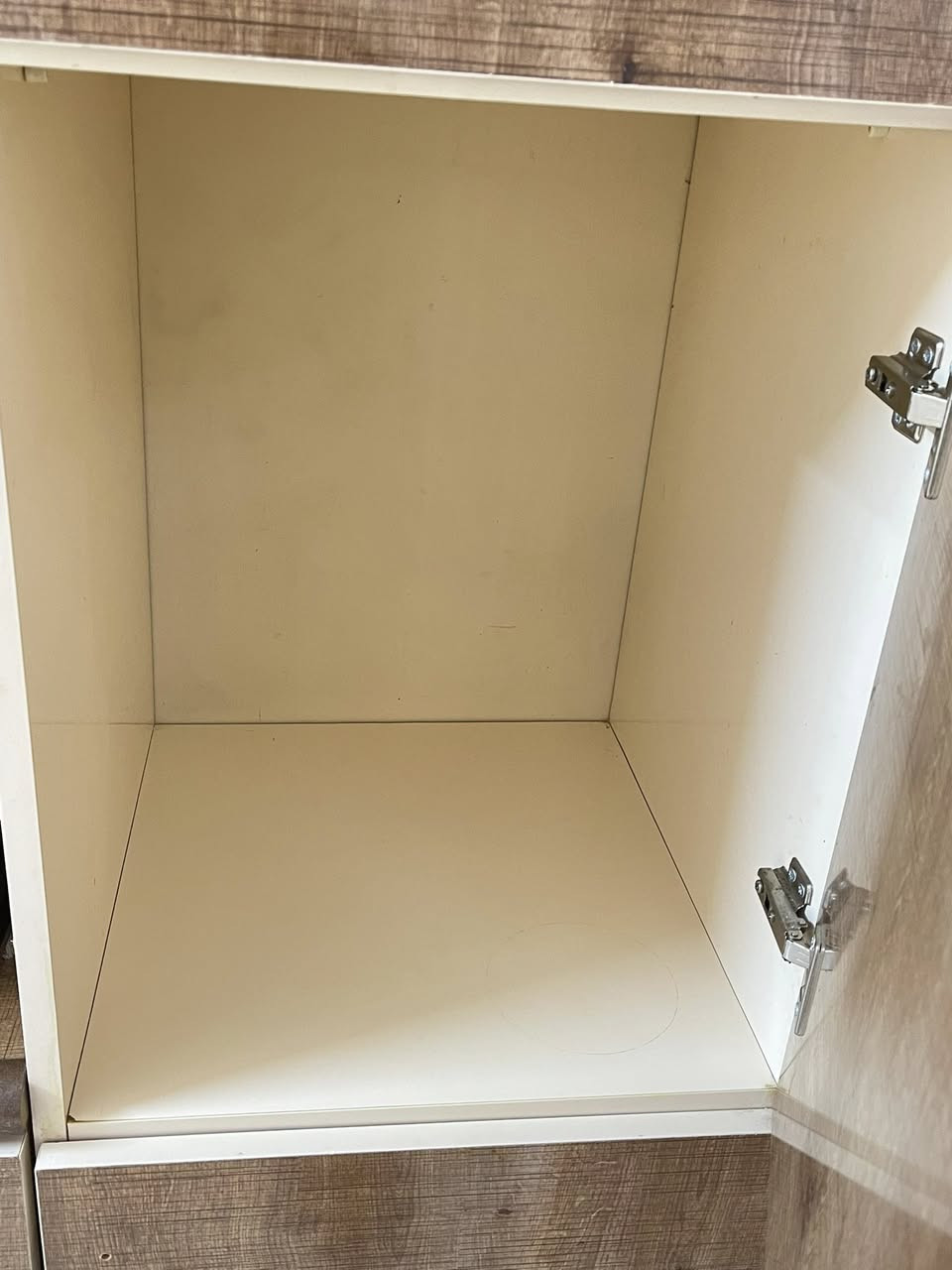 كاونتر مستعمل نظافة 80%، مصنوع من خشب MBF  تركي درجة اولى 

المواصفات:
 • الخامة: خشب MBF
 • الحالة: مستعمل / نظيف /
 • الطول: كاونتر 3 متر
 • 
 •الارتفاع: 2متر و/20سانتيم
     •المغسلة مترين 
السعر: 375(قابل للتفاوض)
الموقع: كركوك -حي عدن خلف مدينة الالعاب كركوك
سبب البيع: حجمه كبير ومطبخي صغير 

للاستفسار راسلونا خاص


**إذا كنت صاحب هذا الإعلان وتريد حذفه لأي سبب، رجاءا أرسل رسالة إلى الدعم الفني**