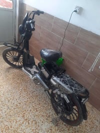دراجه شحن للبيع ٢٥٠ يرادله بطاريات اتصل ع الرقم 07707837440