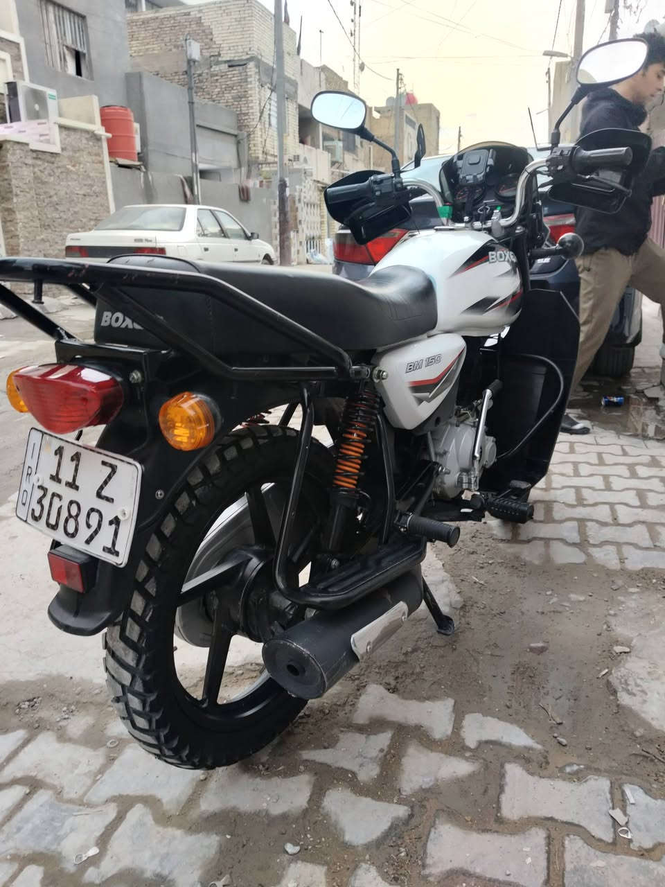 سلام عليكم بوكسر كلاسيك درجه جديد  بمعنه كلامه  ماشه 18 حقيقي رقم وسنويه   مكاني بغداد الحرية. سعر 2300.  موديل 2023 رقمي ***********
