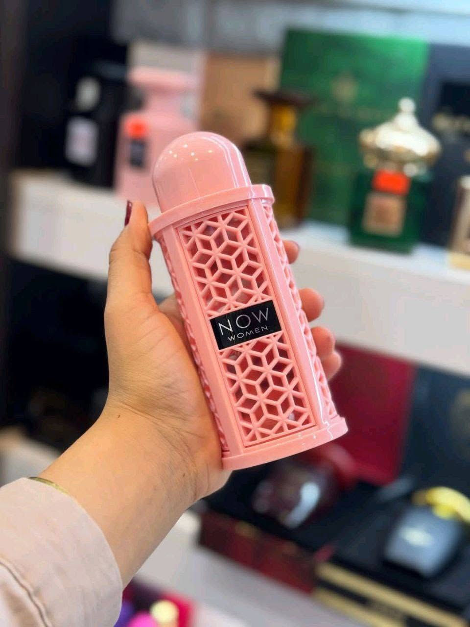 🍭🧁 عطر ناو الوردي NOW 💗
أنوثة ناعمة… وجاذبية ما تنوصف 🎀
عطر نسائي فاكهي يخطف الانتباه من أول رشة، مقدمته مزيج منعش من الفواكه الحمراء والبرتقال 🍓🍊
وقلب العطر ينبض بأنوثة الخطمي، زنابق الوادي والياسمين 🌸أما القاعدة فدافئة وثابتة من الفانيليا، الطحالب والمسك ✨

💖 ثباتية قوية تدوم لـ 24 ساعة
💖 مناسب للمناسبات والسهرات
💖 ومثالي حتى للاستخدام اليومي والدوام

العطر الي تخليه…والكل يسألج:
شنو هذا العطر؟ 😍
إذا تحبين العطور الأنثوية الفاكهية
ننصحج وبقوة بـ عطر NOW الوردي 🥹🎀
#الاصلي المنشأ الإمارات 🇦🇪💯
السعر 15 الاف 
🚘يوجد خدمة توصيل لجميع محافظات العراق ٤ الاف🚘


**إذا كنت صاحب هذا الإعلان وتريد حذفه لأي سبب، رجاءا أرسل رسالة إلى الدعم الفني**