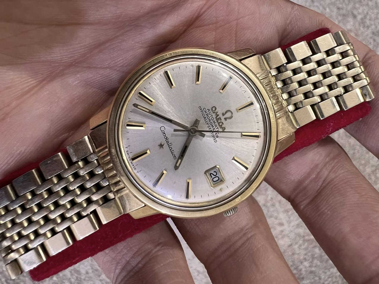 #ترقبوا غدا يوم #الخميس مزادنا الساعة 11 ليلاً #للساعات السويسرية الفاخرة

توصيل الى العراق 5 الف دينار عراقي 
توصيل إلى عمان 15$
وقريباً توصيل الى كل دول العالم 100$

تشتري مني ساعة ومن تقرر تبيعها الي اشتريها اكثر من السعر الي اشتريته مني ب 15 دولار

العرض ينتهي 30/11 2026
يحق لكل شخص شراء ساعتين فقط مشمولات بالعرض

قيمة الشراء التي مشموله في العرض من 1000$ إلى 100 دولار يعني بين 100$ و 1000$

#سجاد_العبيدي لتجارة الساعات السويسرية


**إذا كنت صاحب هذا الإعلان وتريد حذفه لأي سبب، رجاءا أرسل رسالة إلى الدعم الفني**