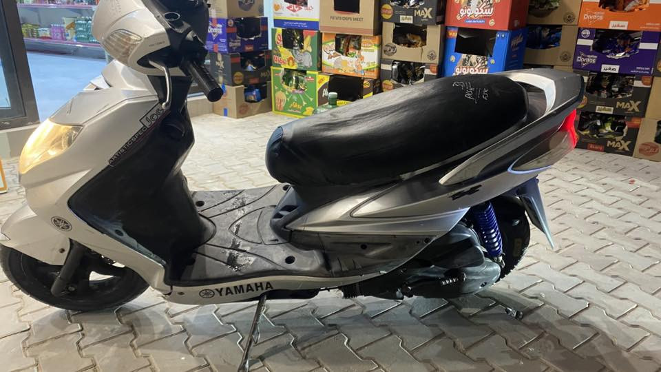 يالله سلام عليكم
سكنس فحل ياباني للبيع 
الله شاهد المكينه نضيفه مطاخها دنفيس
كفراتها مختمه 
الدراجه بيها نواقص ( بيها نواقص بيها نواقص )
متروكه بل مخزن محد يستخدمها 
ب800 وبيها مجال للطيبين 
تجي تفحص وتشوفها عجبتك او لا على عيني وعلى راسي ،
السوك صاعد وهيج دا أبيعها 
الرحمانيه  يم كورنيش البيروتي .
اتصال فقط *********** .
