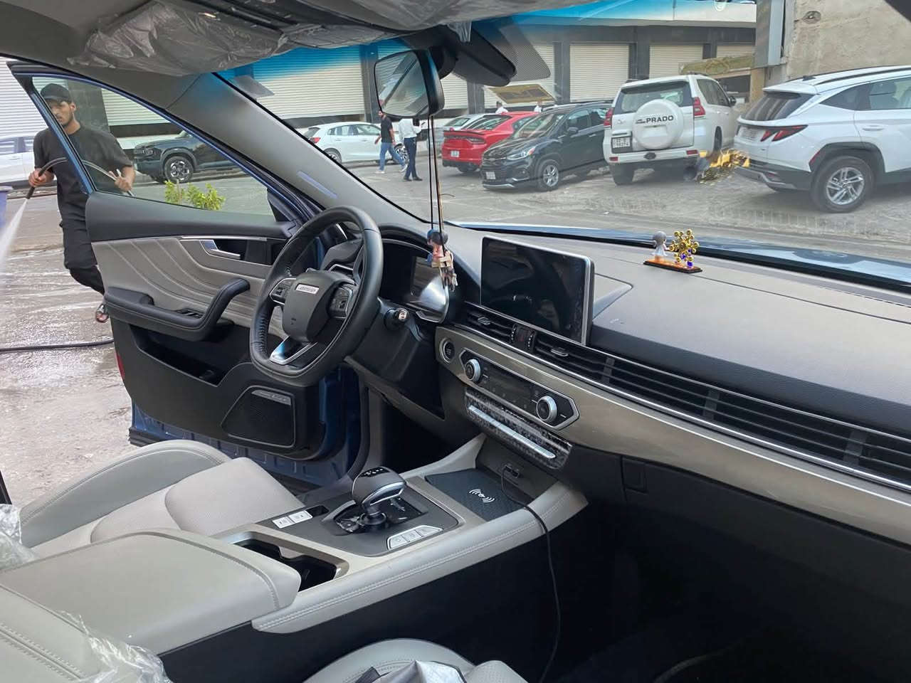 جيتور X70
2026
فول مواصفات 
محرك 1500 تيربو 
سقف بانورامي
صندوق كهرباء
كاميرا 360
هواي موصفات بيها
*********** 
حادثها شي بسيط قبق الجنطه وراجعه الباقي مكفوله
