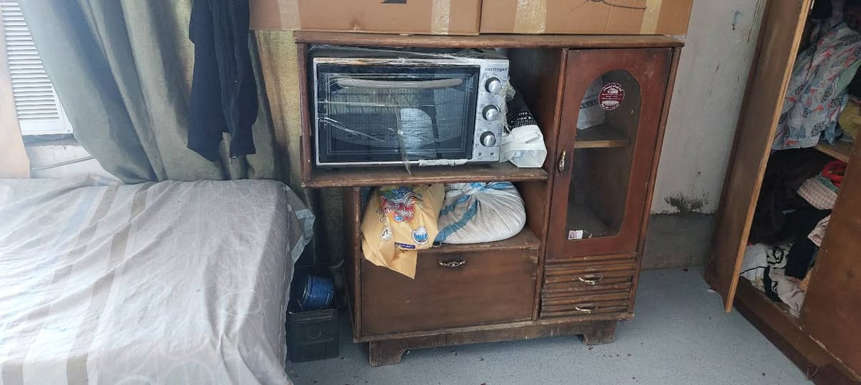 سلام عليكم 
بوفيات للبيع
1_ بوفيه اربع ابواب الطول ثلاث متر والعرض متر واحد سعر 50الف 
2_ بوفيه اربع أبواب و طابقين  زجاج طول ثلاث متر و العرض تقريبآ 90 متر سعر 45الف
3_بوفيه صغير الطول متر ونص و العرض نص متر السعر 25الف
4_ شاشه او راديو انترا موديل من 2015 إلى 2017 مال شركه ما مستعمل يشغل بلوتوث سعر 70 الف 
العنوان: النيل سريع النيل القديم بل قرب من جامع موسى الكاظم 
التواصل: اتصال أو مراسله الرقم ***********
