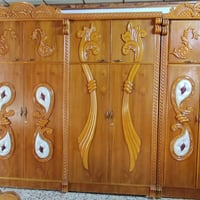 يوجد لدينا غرفة نوم ملحق كامل مع ملحقاته للبيع. خشب عراقي  ثقيل. العنو...