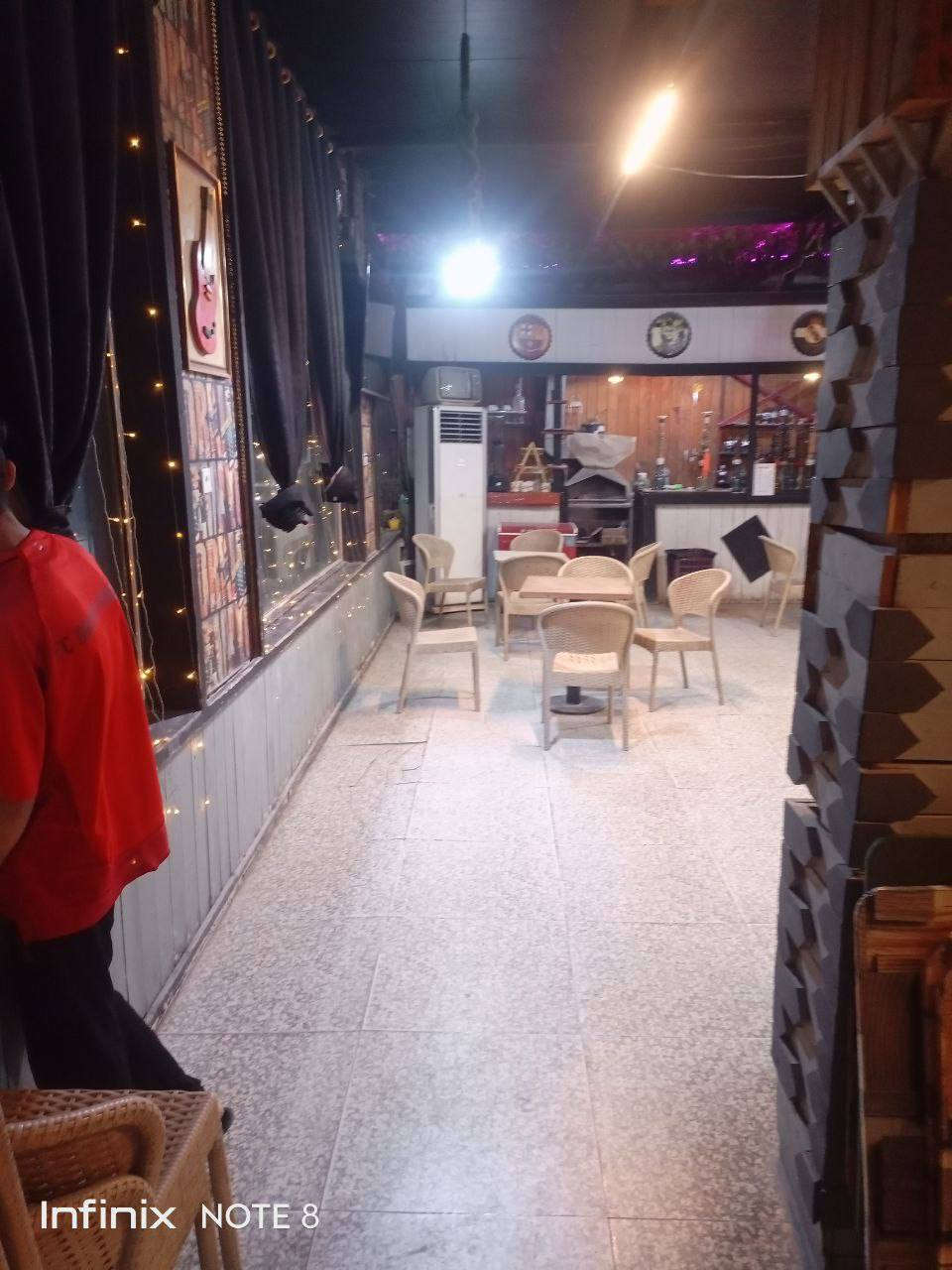 اسلام عليكم اعادة النشر بسبب الوعود الكاذبه كوفي للبيع صالتين طابق فوك المكان الشعب حي اور قرب سوق الصبح اسم الكوفي كيتار تحتوي 4سبالت 3كنتوري واحد جذاري +مبرده عملاقه دكتين بيها او صوبه كبيرا +3اباازمات +مجمده +عارضه . مطبخ +صحيات +تخم 64مقعد +ميوزه او كراسي  ايجار 700 سحب 100 بلشته 400بلصيف اشغل سبالت .باقي التفاصيل اتصل وتدلل رايدها 12 مليون مستعجل ع بيع التواصل مع ابو نرجس ***********
