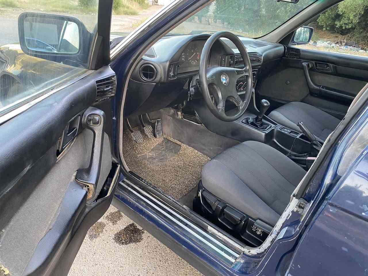 520 مسكر موديل 1991 
داخل مخمل جام كهرباء 
تبريد ثلاجه حقيقي 
السياره جديده بدون خياس ولاظربه 
مخرنه فتره طويله يعني ثاني مالك الها بلعراق
صدر امامي خلفي طوبه جديد
رقم بغداد بسمي تحويل مباشر 
السعر 53 وبيها مجال بسيط 
مكاني بغداد 
***********
